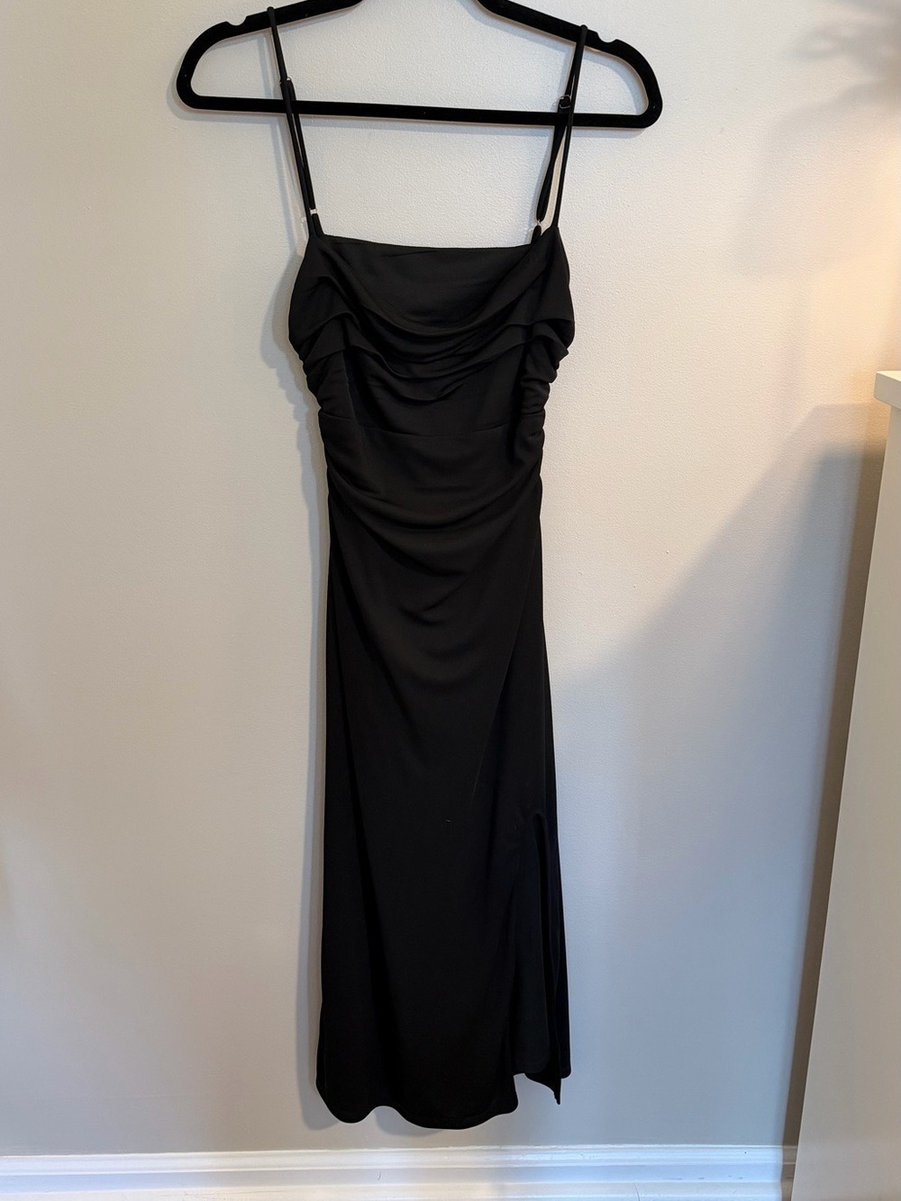 ASTR GELLER DRESS - Black - Picture 4 of 9